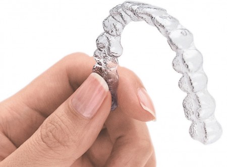 Mỗi khay Invisalign di chuyển răng được bao nhiêu 3