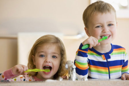 Kinh nghiệm chăm sóc răng miệng cho trẻ nhỏ-2