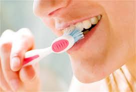 tác hại do thuốc lá gây ra với răng miệng