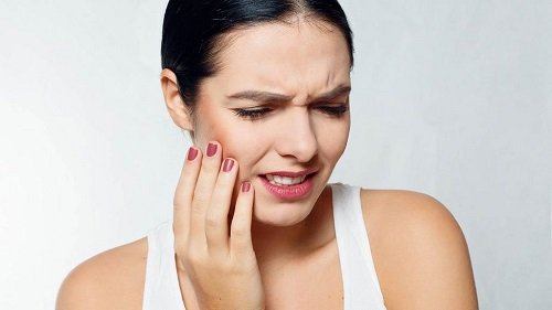Làm gì khi răng khôn hàm dưới mọc lệch? 1