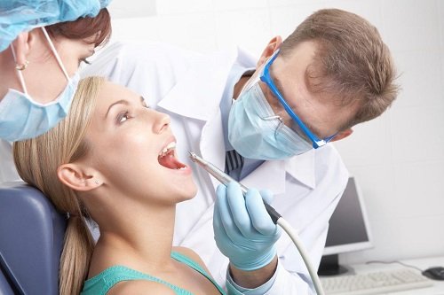 Bọc răng sứ bị cộm phải làm gì để khắc phục? 2